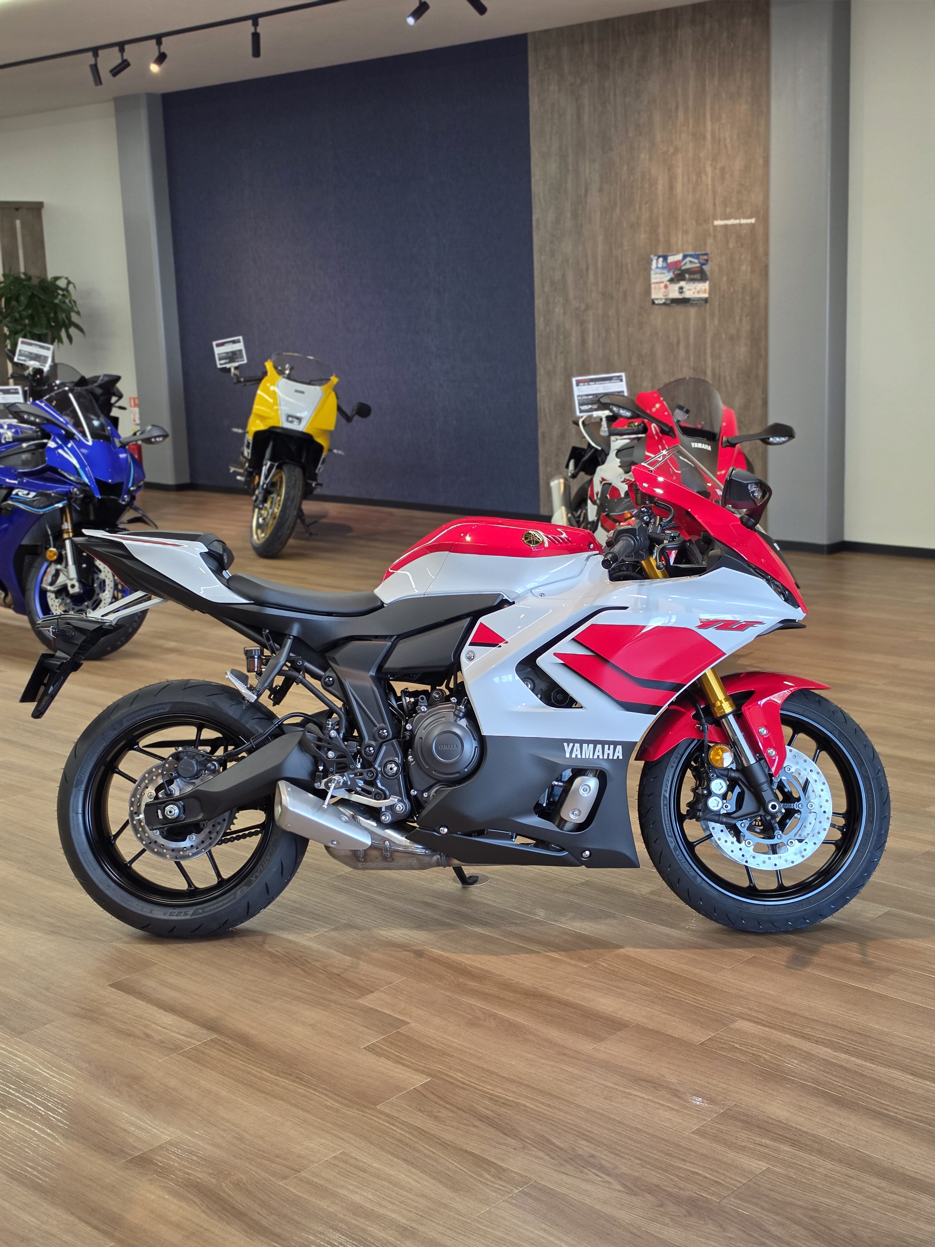 YZF-R7